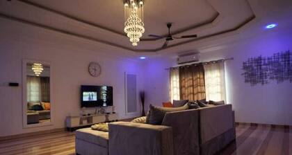 4-bedroom house in marvelous Madina with WiFi, AC. Enjoy your stay