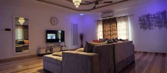 4-bedroom house in marvelous Madina with WiFi, AC. Enjoy your stay