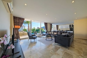 Villa, 4 soverom, privat basseng, hageutsikt | Oppholdsrom