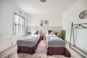 4 slaapkamers, een strijkplank/strijkijzer, gratis wifi, beddengoed