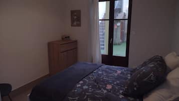 1 slaapkamer, een strijkplank/strijkijzer, wifi, beddengoed