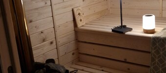 Haus Noah offers 66 square meters of space for up to 6 people.
