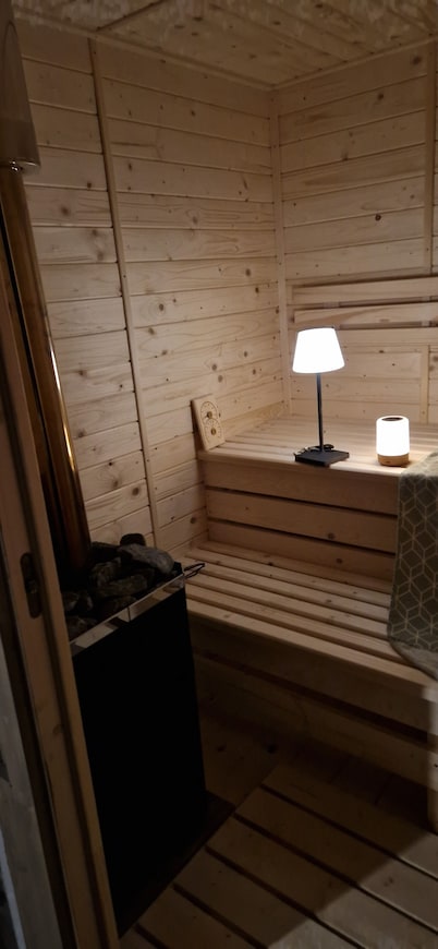 Haus Noah offers 66 square meters of space for up to 6 people.