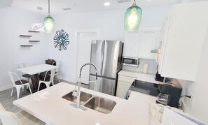 Departamento, 3 habitaciones | Cocina privada | Refrigerador, horno, cafetera y tetera y tostadora