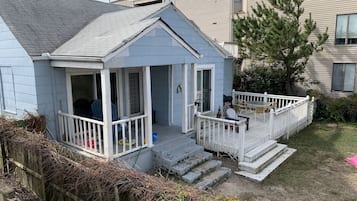 Bungalow, 3 kamar tidur | Teras/patio