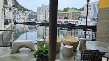 Apartment, 3 Bedrooms, Accessible | Outdoor dining