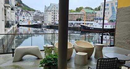 In the Heart of Brosundet! Fully Equipped 3 Bed Room Ap