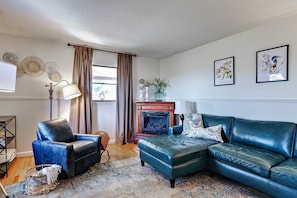 Smart TV, fireplace