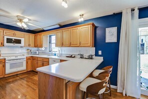 Microwave, oven, stovetop, dishwasher