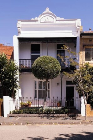 Exterior - Beautiful 3- Bed House (St Kilda)