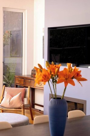 Interior - Beautiful 3- Bed House (St Kilda)