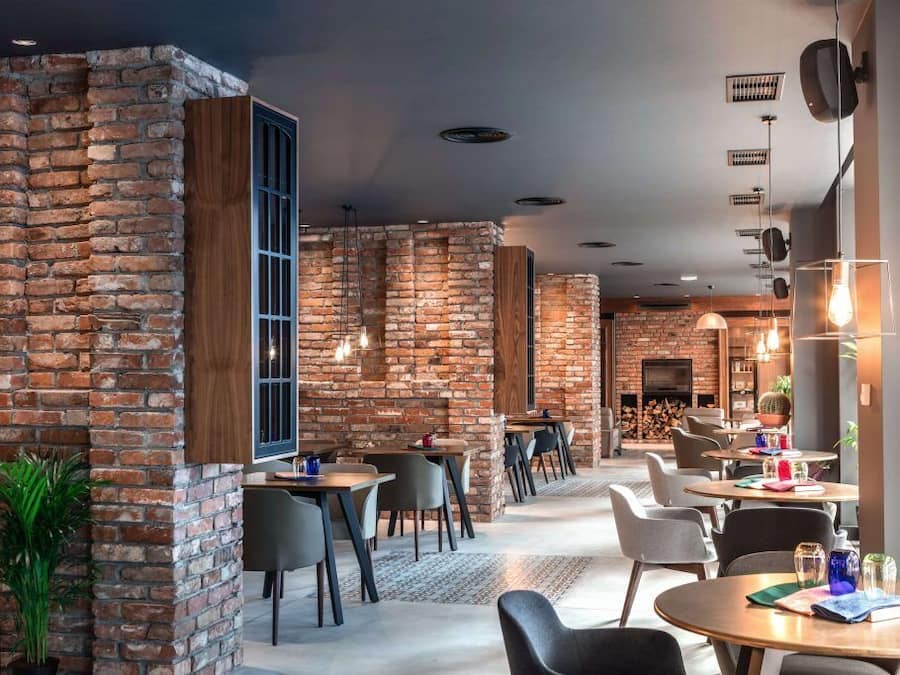 Café da manhã com buffet todos os dias mediante uma taxa