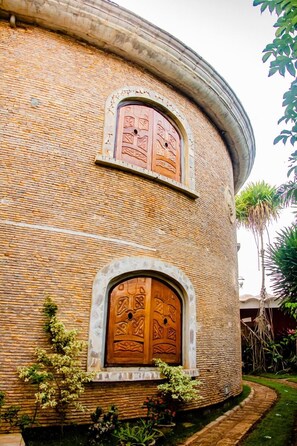 Exterior detail - Large, beautiful wooded house in a unique vintage style, with 650m² of living space (Akassato)