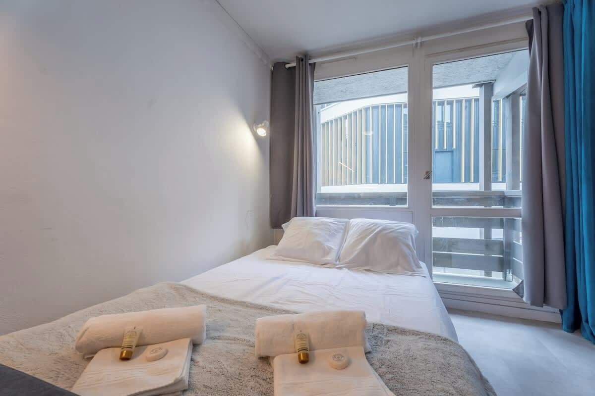 1 slaapkamer, een strijkplank/strijkijzer, wifi, beddengoed