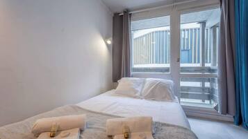 1 slaapkamer, een strijkplank/strijkijzer, wifi, beddengoed