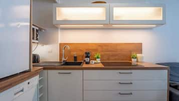 雪櫃、微波爐、焗爐、爐具