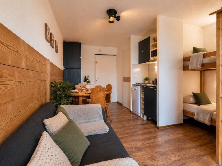 South-side Ski-in/out Apartment - Savoie