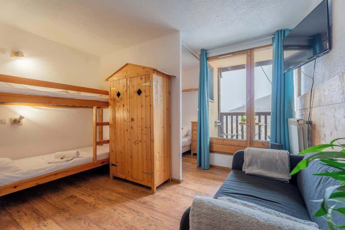 1 habitación, tabla de planchar con plancha, wifi y ropa de cama 