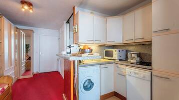 Batterie de cuisine, vaisselle et ustensiles