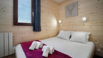 1 slaapkamer, een strijkplank/strijkijzer, reisbedje, wifi