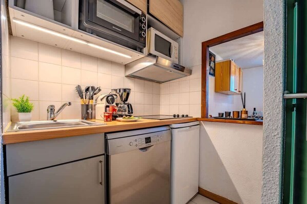 Refrigerador, microondas, horno, lavavajillas