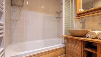 Ducha y secador de pelo