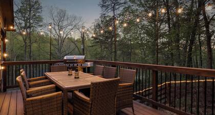 Cozy Bear Cabin | Hot Tub, Fenced Yard, Game & Theatre Rooms + THREE KING BEDS!