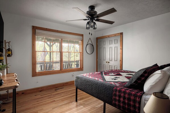 3 bedrooms, iron/ironing board, travel cot, WiFi
