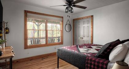 The Cozy Bear Cabin | Hot Tub, Fenced Yard, Games