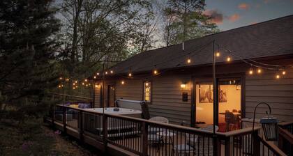 The Cozy Bear Cabin | Hot Tub, Fenced Yard, Games