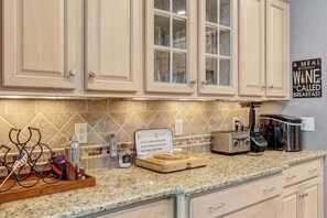 Coffee/tea maker, fridge, microwave, oven