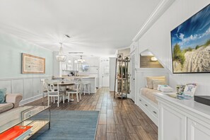 Smart TV - SeaRenity Awaits:  2-BD, 2-BA Coastal Escape! Perfect for 6! Pet Friendly! (Laguna Beach)