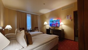 Comfort Double or Twin Room | Peralatan tempat tidur hipoalergenik, katil Select Comfort, bar mini 
