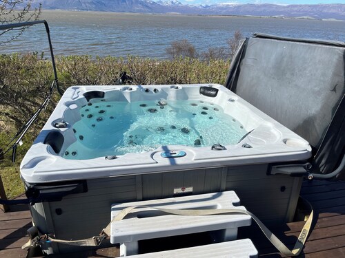 Tranquil 4-bedrooms in two cottages Near Golden Circle-10 sleeps with WiFi, AC