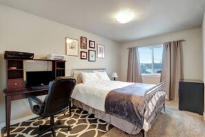 3 室のベッドルーム、デスク、WiFi、ベッドシーツ