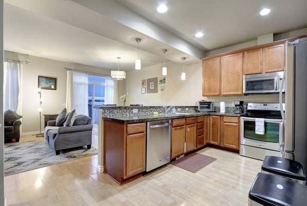 Private kitchen - The Eastside Townhome Of Ophir (Anchorage)