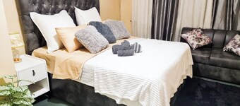 Home in charming Harare with WiFi, AC , Smart TV and more. Enjoy your stay