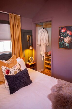 2 bedrooms, desk, iron/ironing board, free WiFi