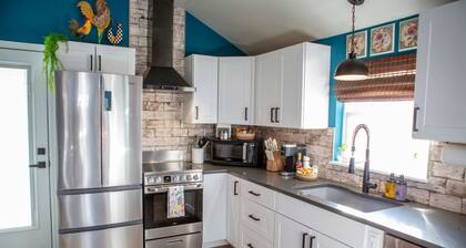 Stylish & Romantic with Hot Tub