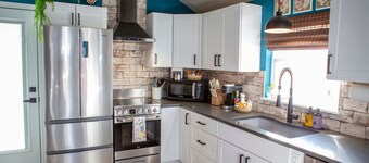 Stylish & Romantic with Hot Tub