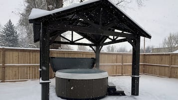 Bain à remous extérieur