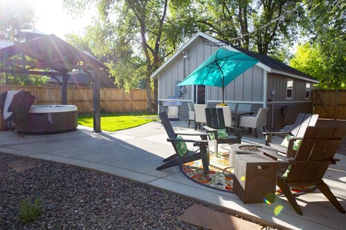 Stylish & Romantic with Hot Tub