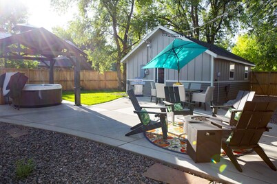 Stylish & Romantic with Hot Tub