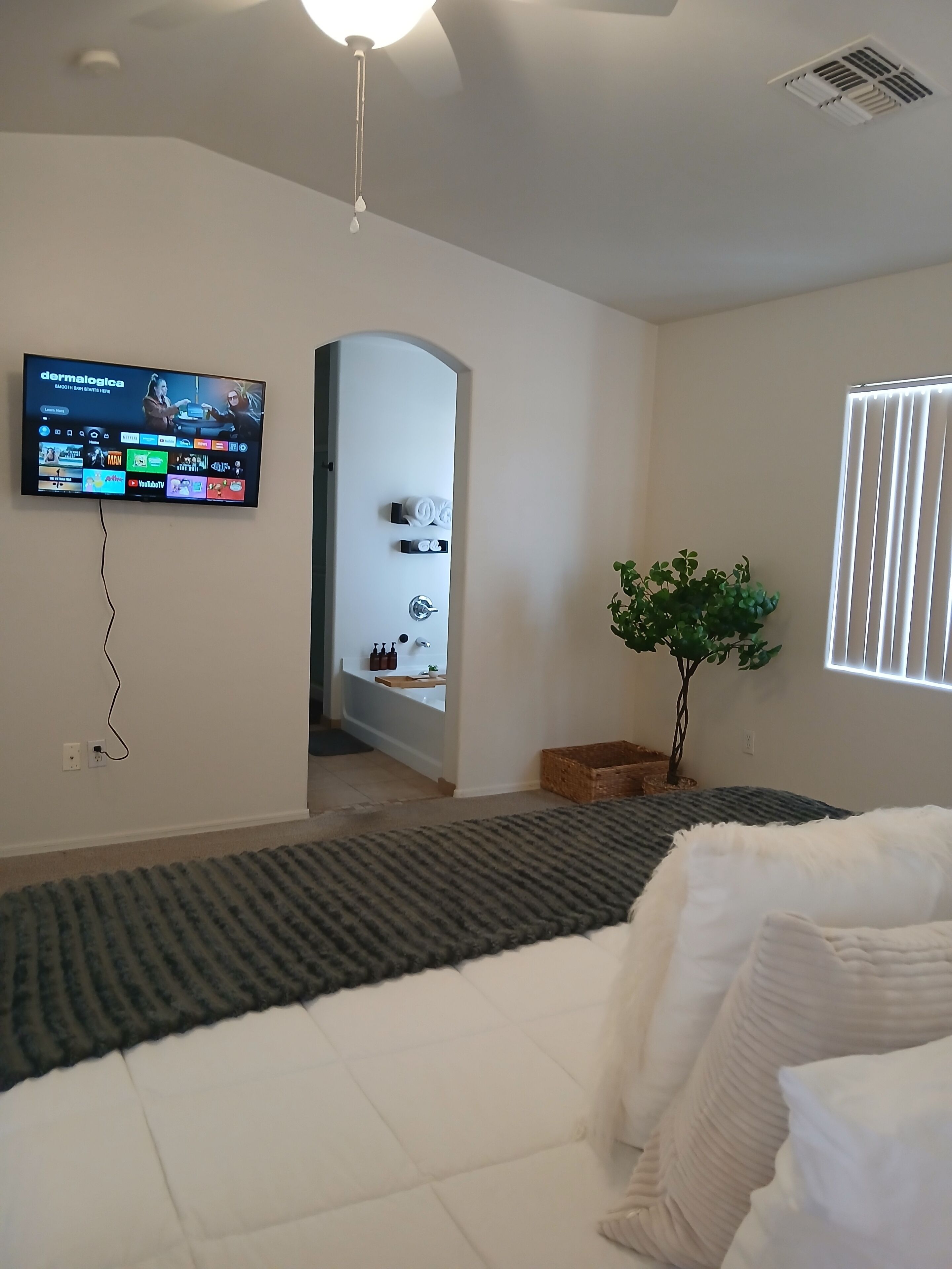 4 chambres, bureau, fer et planche à repasser, accès au Wi-Fi (inclus)