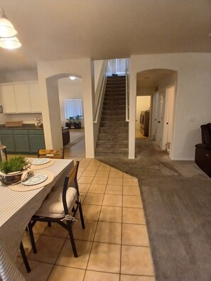 Dining - Spacious Stargazing Sleeps 10 Secret Gem 4BD3BA HotTub, Treadmill, Keyless Entry (Tucson)