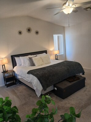 4 bedrooms, desk, iron/ironing board, free WiFi - Desertskies๑⁠๑Sleeps+8๑⁠๑46jet HotTub๑⁠๑KeylessDoor๑⁠๑CasinoDelSol๑⁠๑TopHost๑⁠๑ (Tucson)
