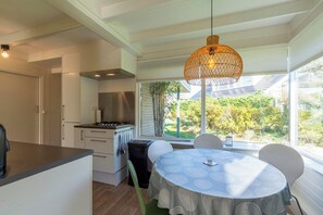 House | Dining - Bungalow in Sint Maartenszee Near Beach (Sint Maartensvlotbrug)