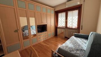 3 Schlafzimmer, BĂŒgeleisen/BĂŒgelbrett, WLAN, BettwĂ€sche