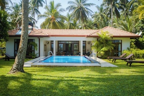 Front of property - Ranna Beach House (Kahandamodara)