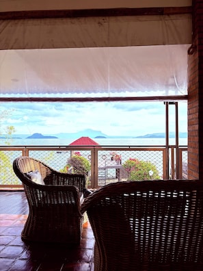 Interior - Lakefront Getaway, Taal Volcano Views. Perfect for Relaxation & Adventure! (Talisay)